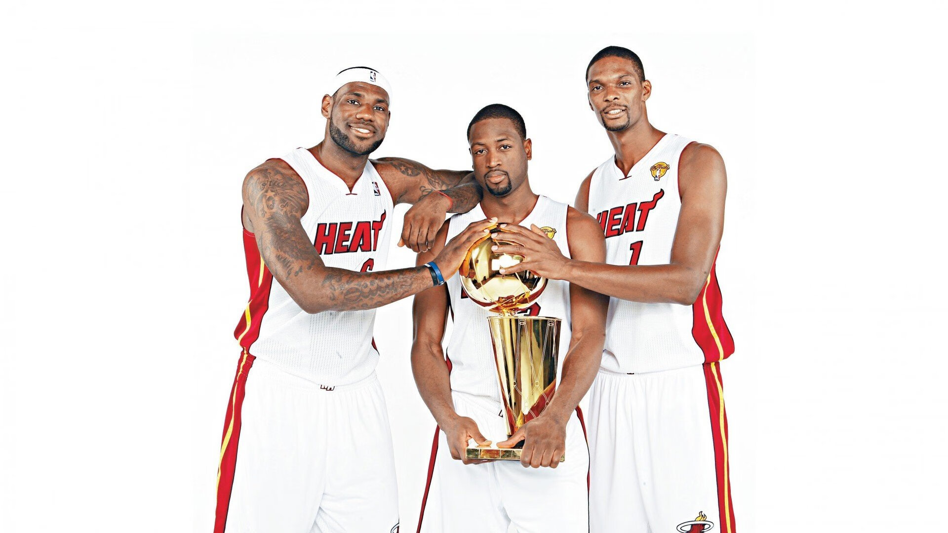 中国男篮末节爆发惊险胜出，中国男篮的消息