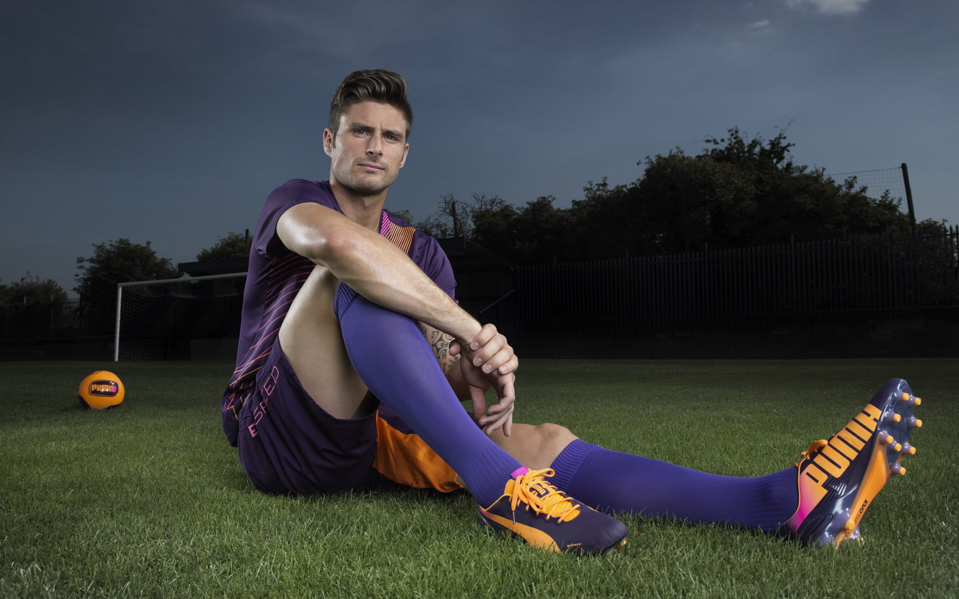 塞尔·拉恩：全黑队进攻中的快攻专家，每次带球突破都充满威胁