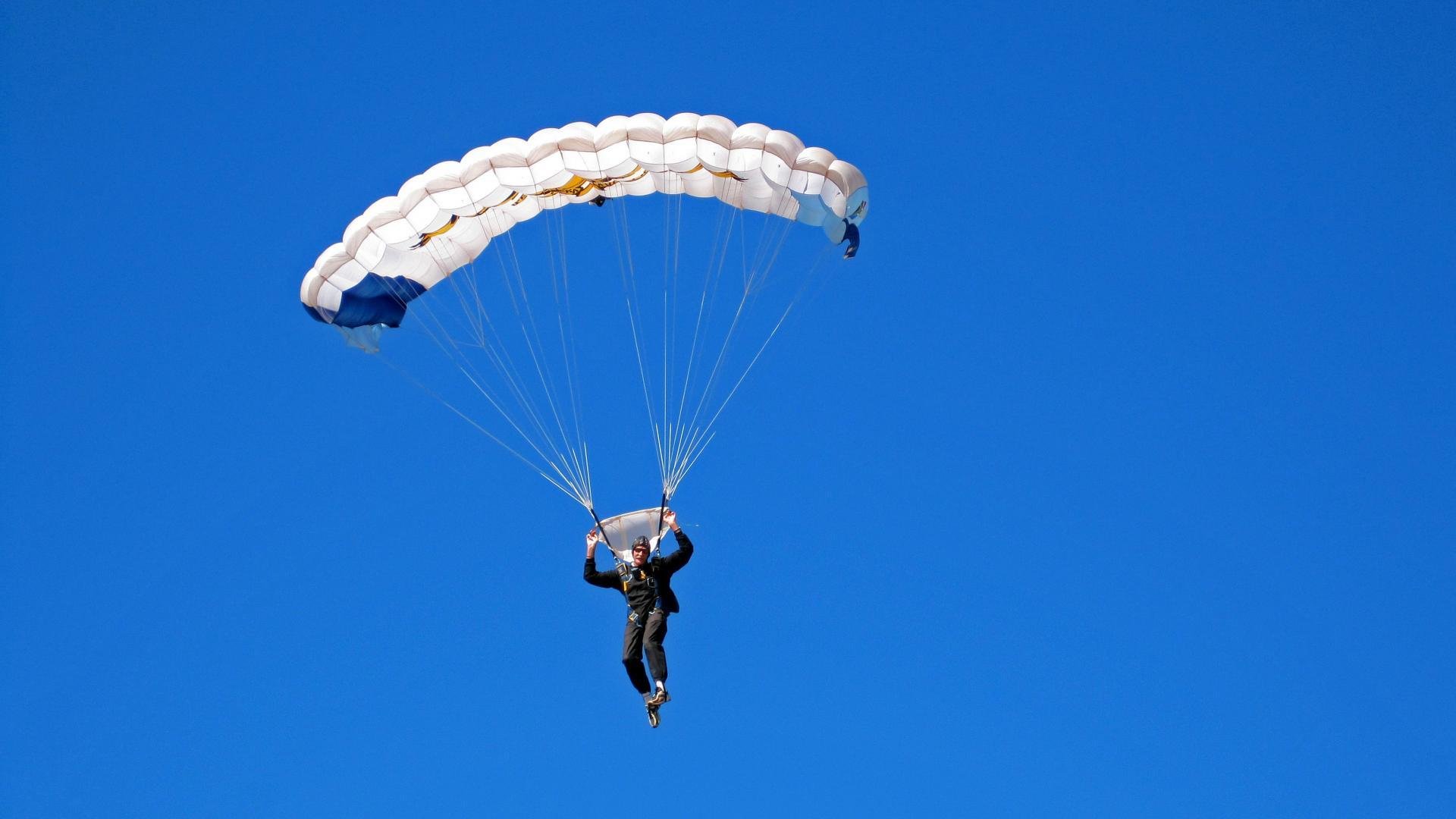英超争冠激烈，豪门奋力追赶