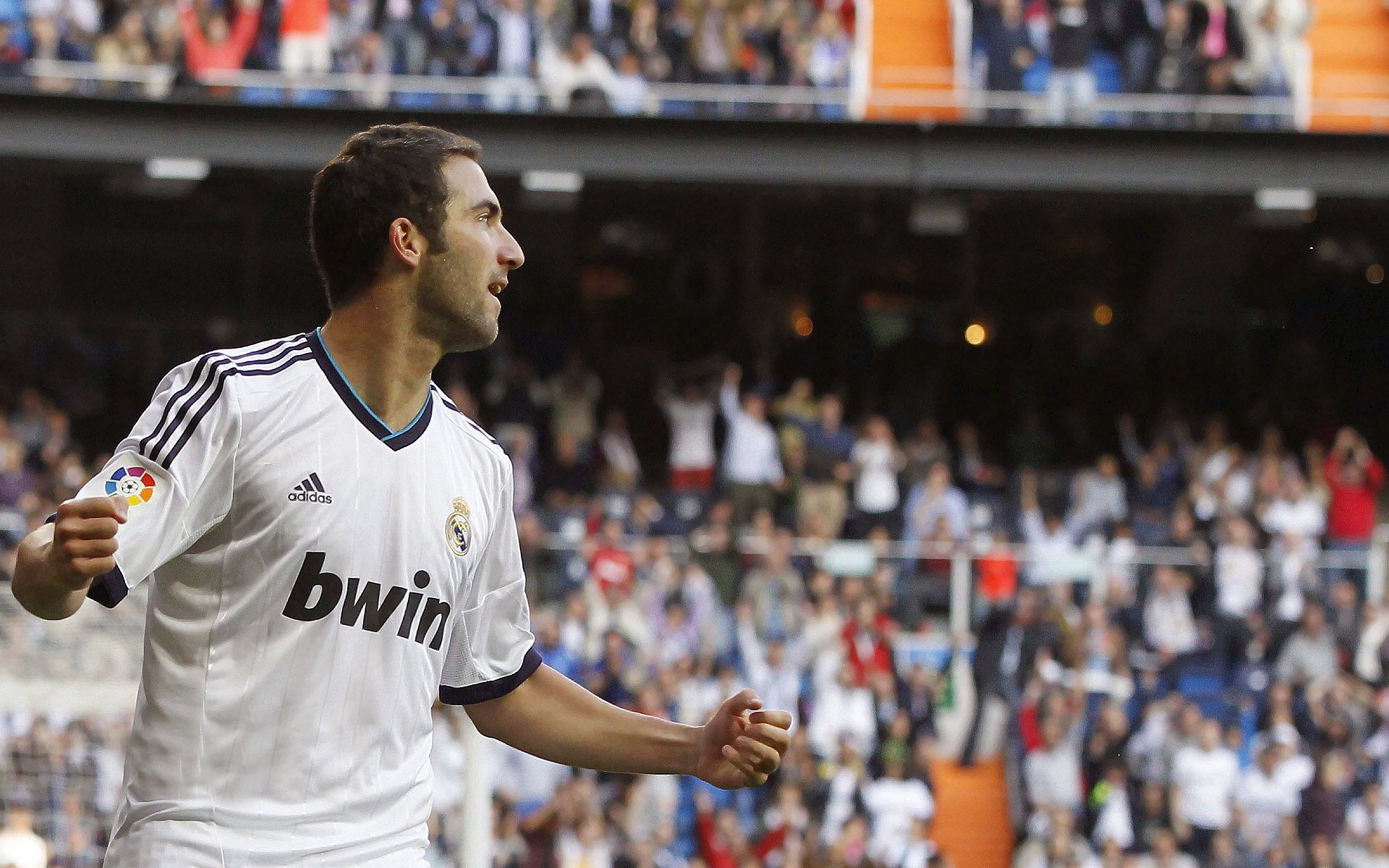 “法甲战火四起，豪门奋力争夺冠军”，法甲激烈